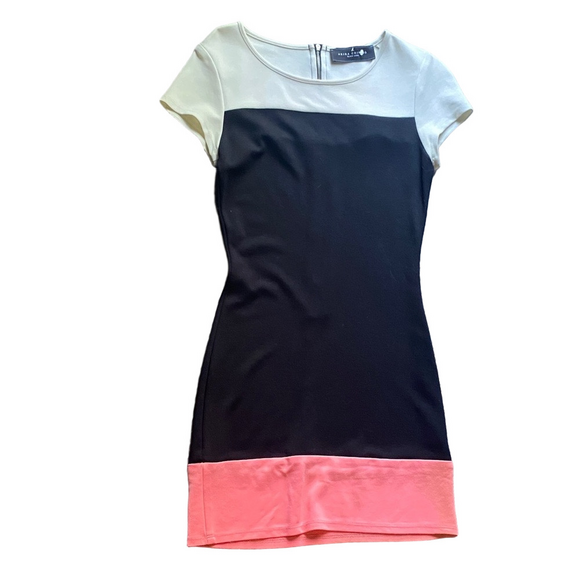 Akira Chicago Dress - Picture 2 of 8